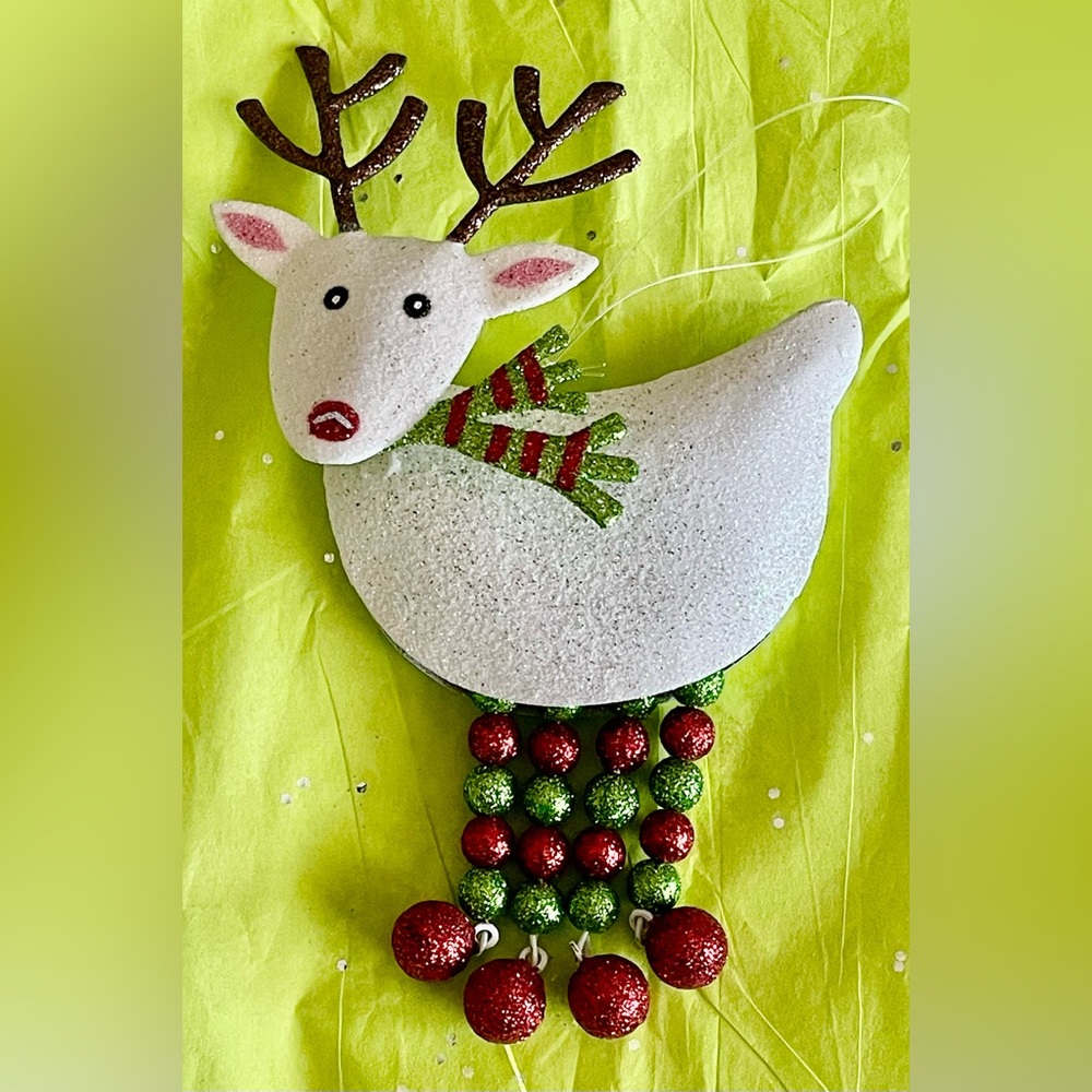 PIER 1 CHRISTMAS GLITTER Festive medal Reindeer Ornament with Scarf movable